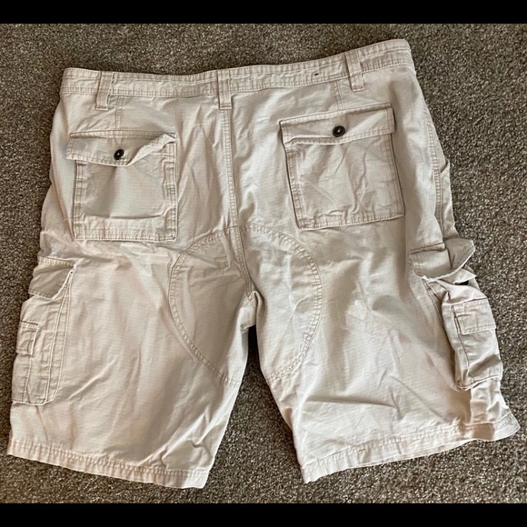 Men’s shorts - Picture 2 of 9